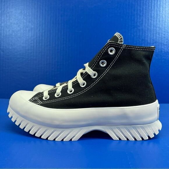 Converse Chuck Taylor All Star Lugged Hi-Top 2.0 Shoes in Black/White Canvas - Picture 4 of 11